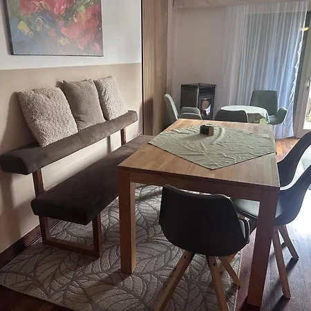 Modernes Mit Grosser Terrasse Apartment